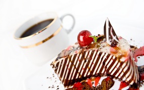 Аппетитное пирожное с чашкой кофе на белом фоне 