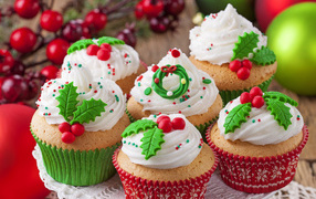Красивые рождественские кексы с кремом