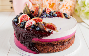 Cake with souffle, jam, blueberries and pieces of figs
