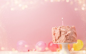 Праздничный торт с воздушными шарами на розовом фоне