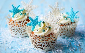 Christmas cupcakes with snowflakes and beads