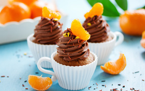 Cupcakes with chocolate cream and mandarin slices