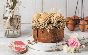 Пасхальный кулич с кремом и шоколадом 