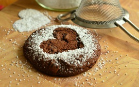 Сердце из сахарной пудры на овсяном печенье 