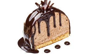 Сладкий десерт с шоколадом на белом фоне