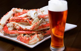 A glass of beer with crab meat