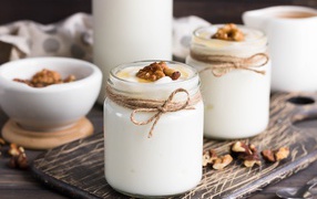 Yogurt with walnuts