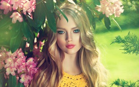 Нежная голубоглазая блондинка в розовых цветах 