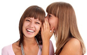 Две веселые подруги рассказывают секреты