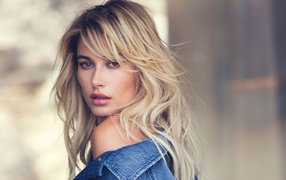 Красивая девушка модель Хейли Болдуин