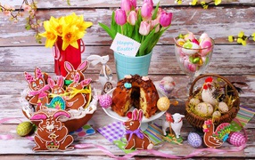 Вкусные праздничные угощения и живые цветы на праздник Пасха