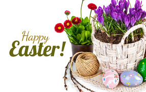 Весенние цветы и крашеные яйца на Пасху