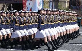 Девушки курсанты на военном параде ко Дню Победы, 9 мая