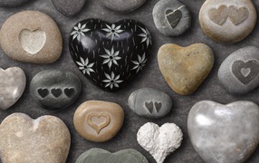 Красивые камни в форме сердечек