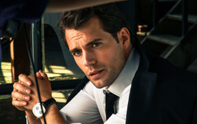 Красивый английский актер Генри Кавилл