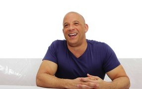 Улыбающийся популярный актер Вин Дизель