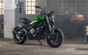 Мотоцикл Benelli 752S, 2019 года в гараже