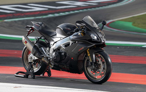 Гоночный мотоцикл Aprilia RSV4 1100 Factory, 2019 года