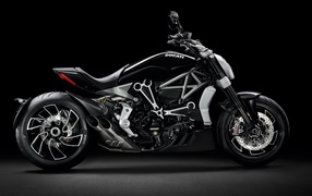 Мотоцикл Ducati XDiavel S на черном фоне