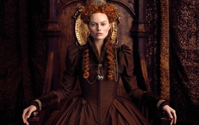 Актриса Марго Робби в фильме Две королевы, 2018