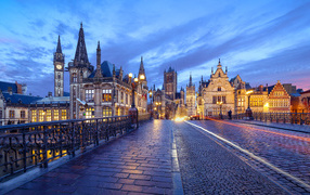 Мост и старинные дома в городе Гент, Бельгия