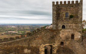 Старинный замок Монсараш, Португалия