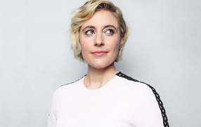 Актриса Грета Гервиг фото на сером фоне