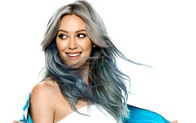 Актриса Хилари Дафф на белом фоне