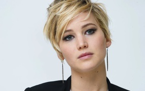 Актриса Дженнифер Лоуренс с короткой стрижкой