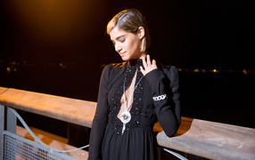 Алжирская актриса София Бутелла в черном платье 