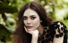 Красивая Элизабет Олсен в черном платье