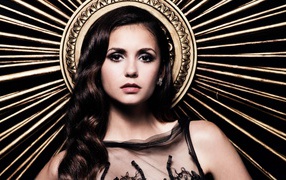 Красивая Нина Добрев с длинными волосами