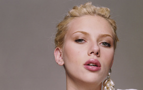 Красивая блондинка, актриса Скарлетт Йоханссон