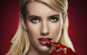 Красивая блондинка актриса Эмма Робертс