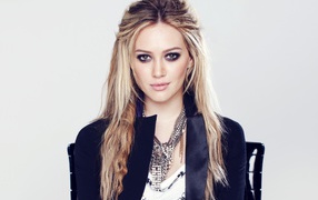 Beautiful long-haired actress Hilary Duff