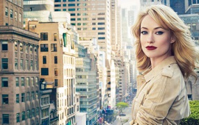 Bright blonde actress Olivia Wilde on the background of the city
