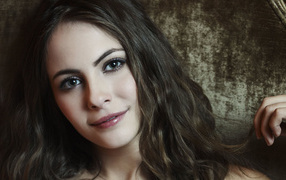 Брюнетка с красивыми глазами, актриса Уилла Холланд