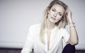 Французская голубоглазая актриса Мелани Лоран