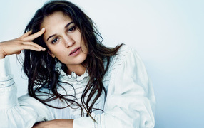 Нежная молодая девушка, актриса Алисия Викандер