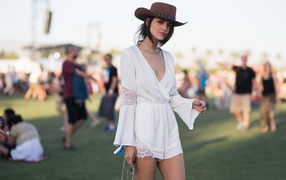 Мексиканская актриса Эйса Гонсалес в ковбойской шляпе 