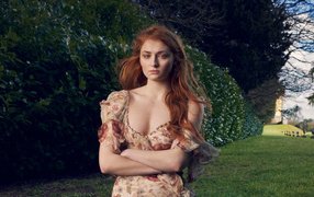 Redheaded actress Sophie Turner in the park