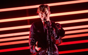 Representative of Sweden, Benjamin Ingrosso with a microphone, Eurovision 2018