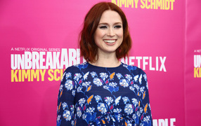 Smiling red-haired actress Ellie Kemper