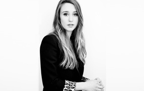 Молодая американская актриса Таисса Фармига черно белое фото