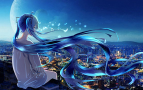 Девушка аниме с длинными голубыми волосами сидит на крыше