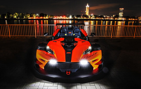 Оранжевый гоночный автомобиль Wimmer RS KTM X-Bow R, 2019 года