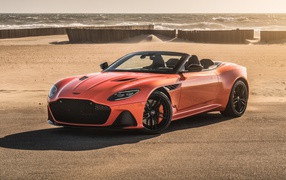 Автомобиль Aston Martin DBS Superleggera Volante,  2019 года 