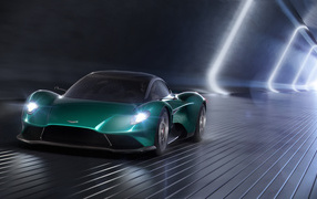 Зеленый спортивный автомобиль Aston Martin Vanquish Vision, 2019 года в тоннеле