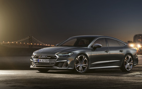 Автомобиль Audi S7 Sportback TDI 2019 у реки