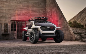 Автомобиль Audi AITRAIL Quattro 2019 года у ангара